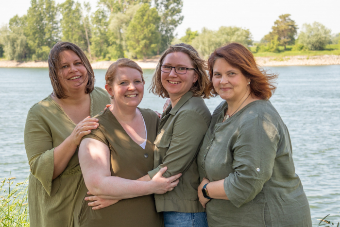 Teambild Ella Hebammen